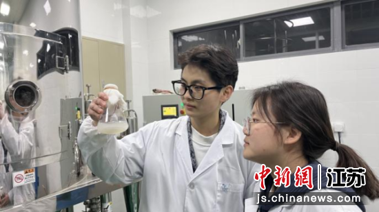 盐城师范学院科研团队发掘滨海白首乌新价值 盐城师范学院科研团队发掘滨海白首乌新价值